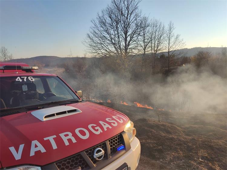 Slika /slike/Vijesti/DVD Vatrogasci Slunj_Požar otvorenog prostora-Donja Visočka_2.jpg